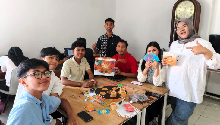 Siswa Jurusan Pengembangan Gim SMK Telkom Malang Ciptakan Game Edukasi AR untuk Kenalkan Batik Malang kepada Anak-anak